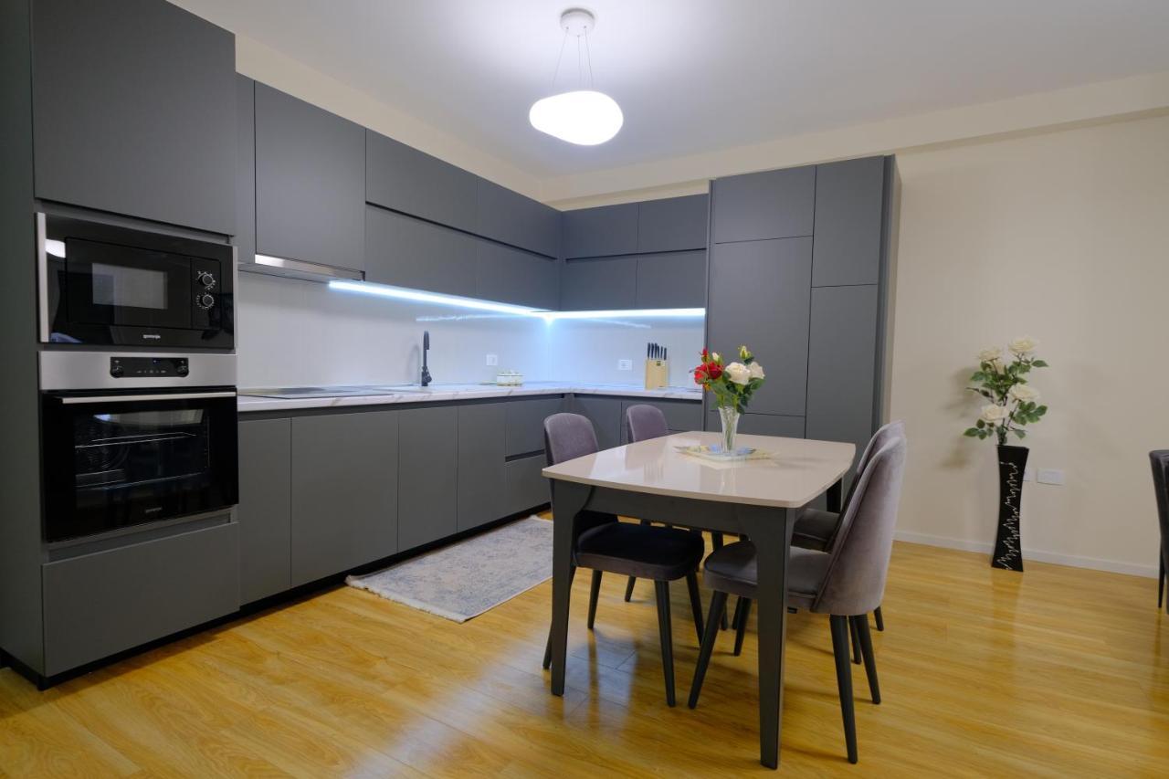 Comfy Apartment In Shkoder Exterior photo